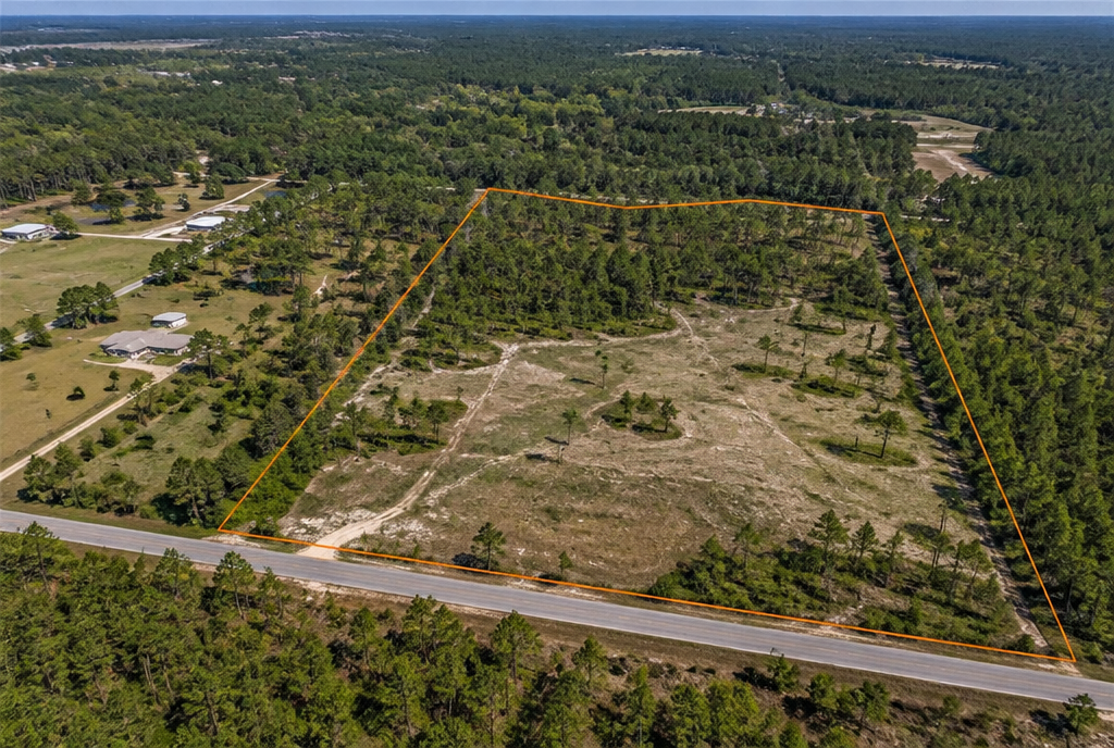 Aerial photograph of vacant acreage